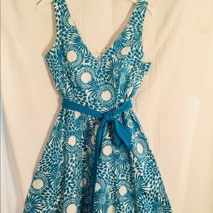 Jones studio knee length dress.